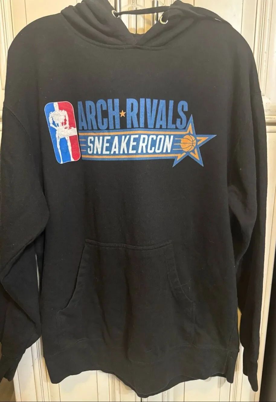 Independent Trading Co Men's Arch-Rivals Sneakercon Graphic Hoodie Black Large
